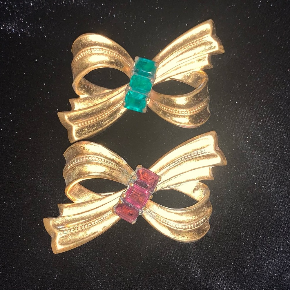 Two 1940s beautiful bow brooches